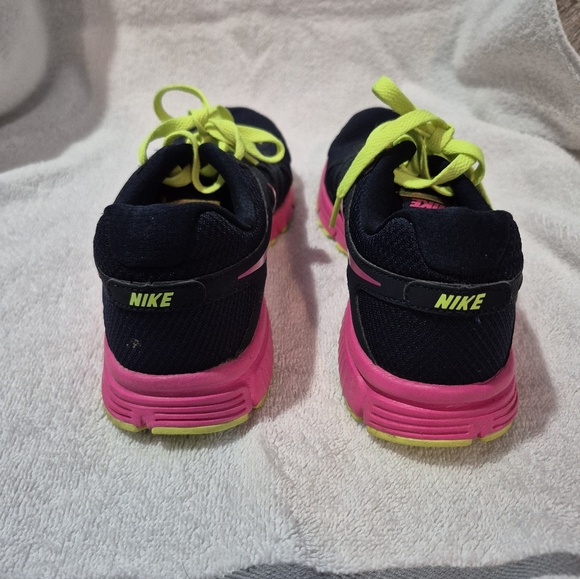 Womens Nike Revolution 2 sneakers Navy Pink Yellow Laces size 8 - Picture 4 of 9